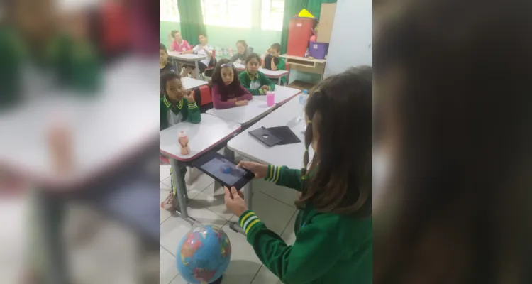 As atividades consistiram na elaboração fotos do globo terrestre e construção de maquetes sobre o Sistema Solar 