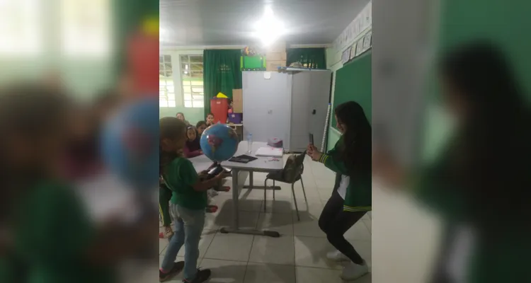 As atividades consistiram na elaboração fotos do globo terrestre e construção de maquetes sobre o Sistema Solar 