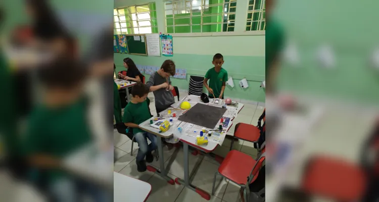 As atividades consistiram na elaboração fotos do globo terrestre e construção de maquetes sobre o Sistema Solar 