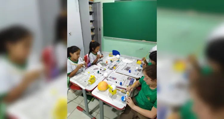 As atividades consistiram na elaboração fotos do globo terrestre e construção de maquetes sobre o Sistema Solar 