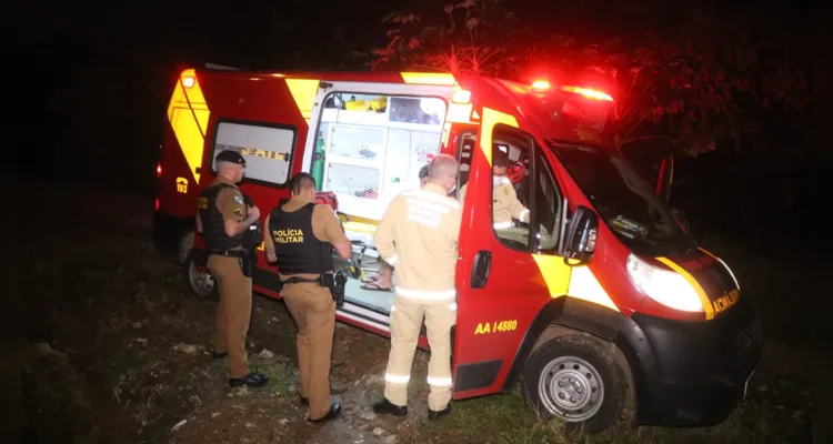 Rapaz foi cercado por um grupo com cerca de 30 homens e agredido