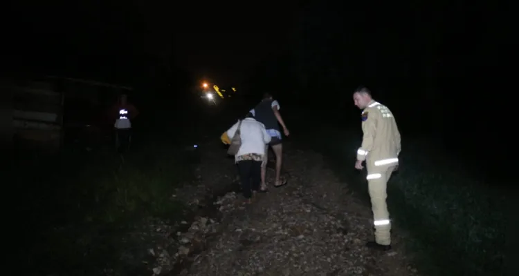 Rapaz foi cercado por um grupo com cerca de 30 homens e agredido