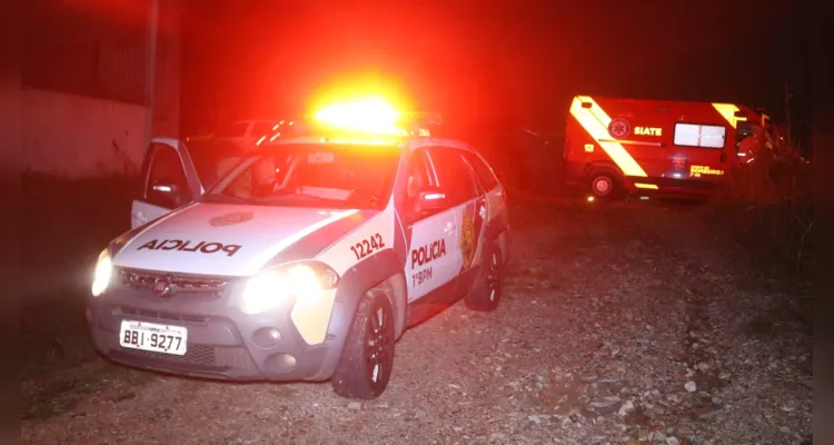 Rapaz foi cercado por um grupo com cerca de 30 homens e agredido