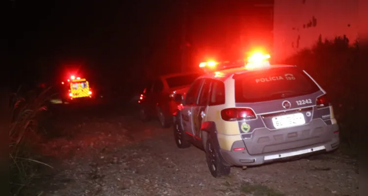 Rapaz foi cercado por um grupo com cerca de 30 homens e agredido