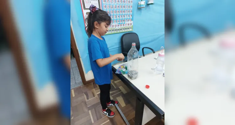 Alunos arrecadaram lacres e tampinhas que foram entregues a um projeto social
