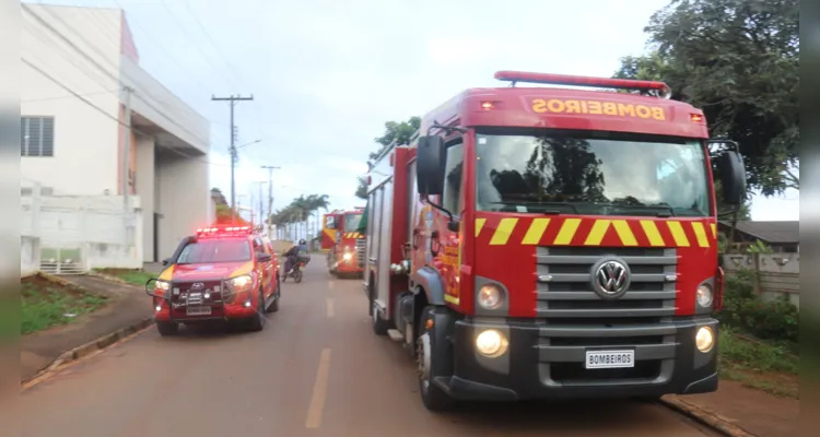 Bombeiros chegaram ao local por volta das 6h45