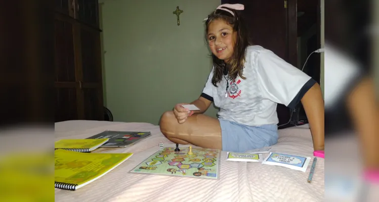 As tarefas realizadas em sala e em casa, tem como grande intuito melhoram o interesse e o hábito de leitura dos alunos