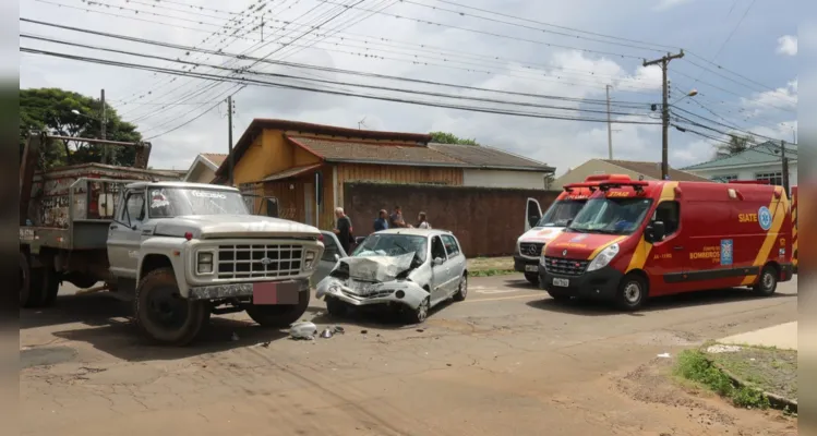 Veículos colidiram no cruzamento das ruas Laplace e Barão de Ramalho