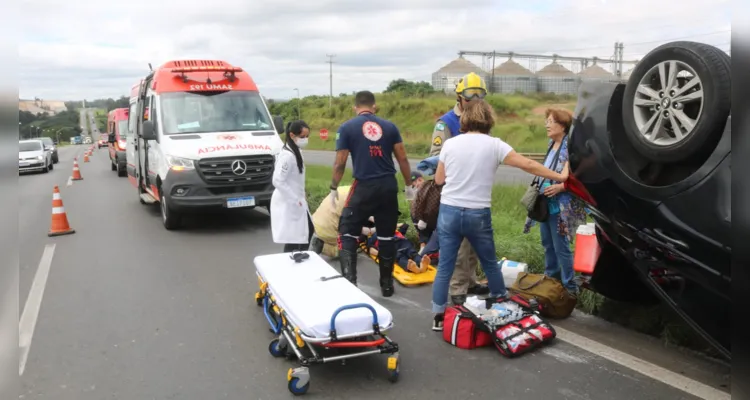 Equipes do Samu e do Corpo de Bombeiros estiveram no local