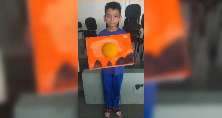 Em sala e, com a ajuda dos familiares, em casa, os alunos elaboraram maquetes do Sistema Solar 