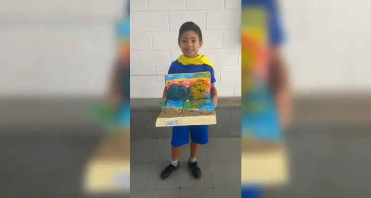 Em sala e, com a ajuda dos familiares, em casa, os alunos elaboraram maquetes do Sistema Solar 