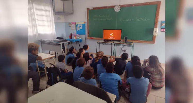 A turma mesclou atividades tradicionais com a videoaula produzida pelo projeto Vamos Ler