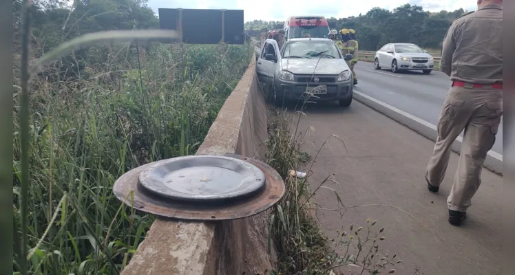 Peça atravessou o para-brisa da caminhonete e atingiu o condutor na BR-376