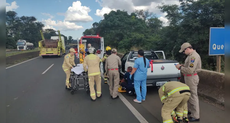 Peça atravessou o para-brisa da caminhonete e atingiu o condutor na BR-376