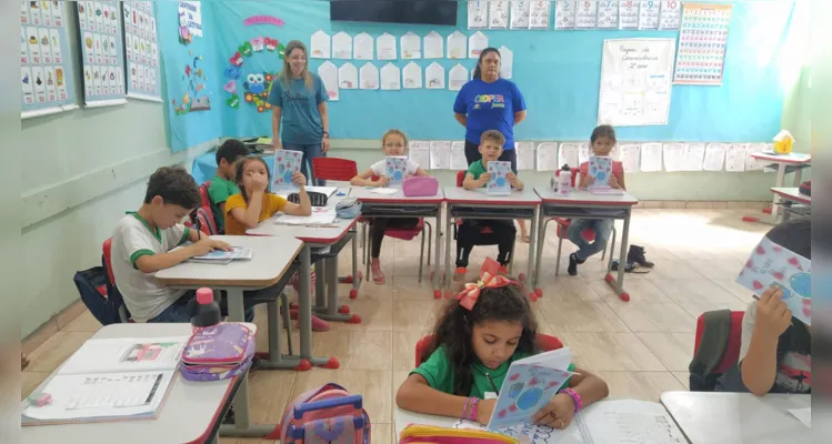 Dentro das atividades, os alunos confeccionaram materiais e fizeram apresentações para outras turmas da Escola