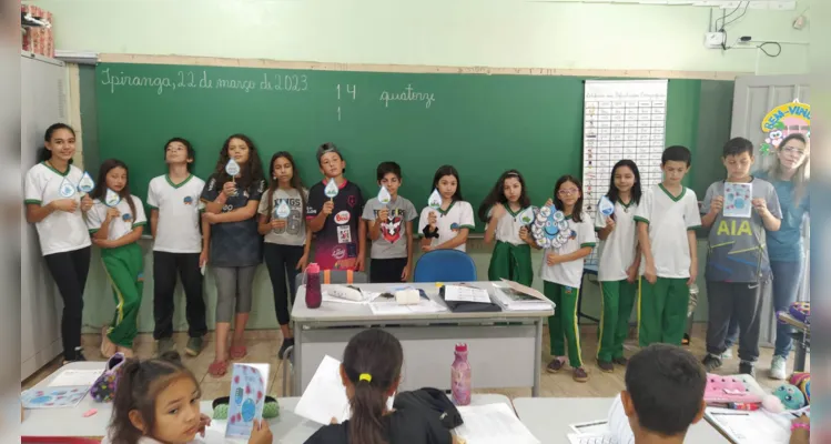 Dentro das atividades, os alunos confeccionaram materiais e fizeram apresentações para outras turmas da Escola