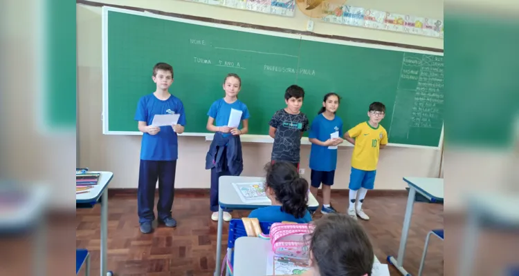 Parte da atividade consistiu em apresentar a poesia estudada para outras turmas da escola