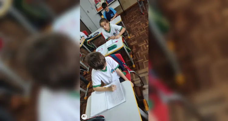 A atividade visou estimular o interesse dos alunos pela produção textual