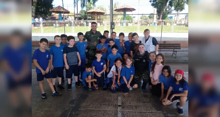 As atividades contaram com a visita de um ex-estudante da Escola e de dois Cabos da Polícia Ambiental