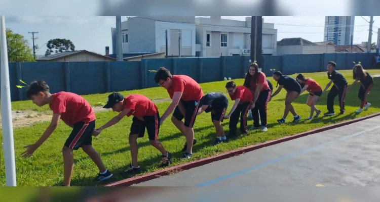 O projeto desenvolvido baseia-se em uma caça ao tesouro, proporcionando o exercício da busca e da descoberta, aguçando a curiosidade e a criatividade dos alunos