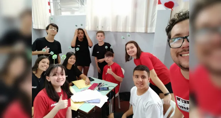 O projeto desenvolvido baseia-se em uma caça ao tesouro, proporcionando o exercício da busca e da descoberta, aguçando a curiosidade e a criatividade dos alunos