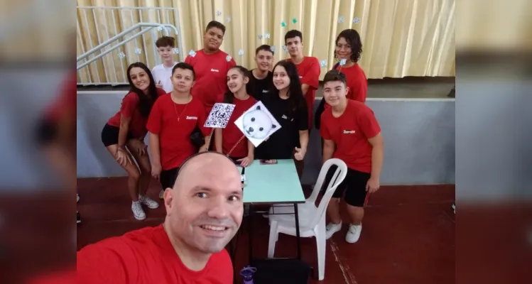 O projeto desenvolvido baseia-se em uma caça ao tesouro, proporcionando o exercício da busca e da descoberta, aguçando a curiosidade e a criatividade dos alunos