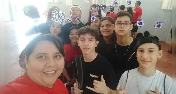 O projeto desenvolvido baseia-se em uma caça ao tesouro, proporcionando o exercício da busca e da descoberta, aguçando a curiosidade e a criatividade dos alunos
