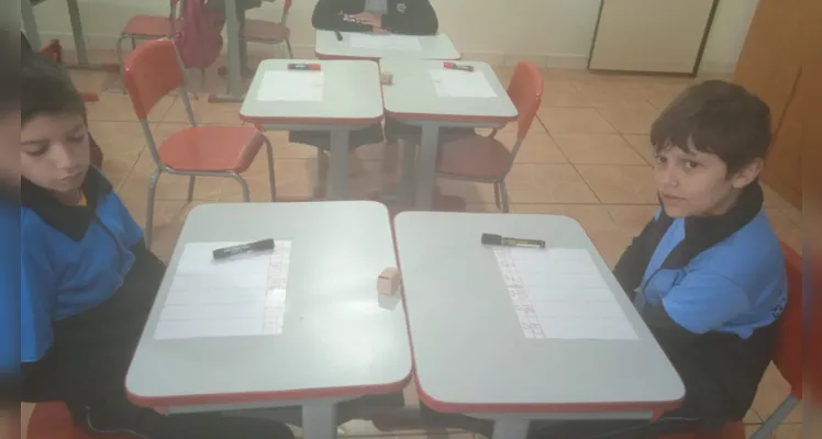 A atividade visava desenvolver a capacidade dos estudantes de compreender o valor posicional dos números