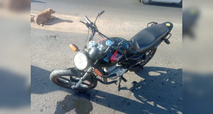 Motociclista fica ferido em acidente na 'Carlos Cavalcanti'