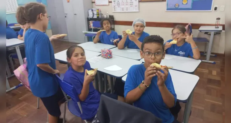 Trabalhando conceitos matemáticos, os alunos prepararam pizzas em sala de aula