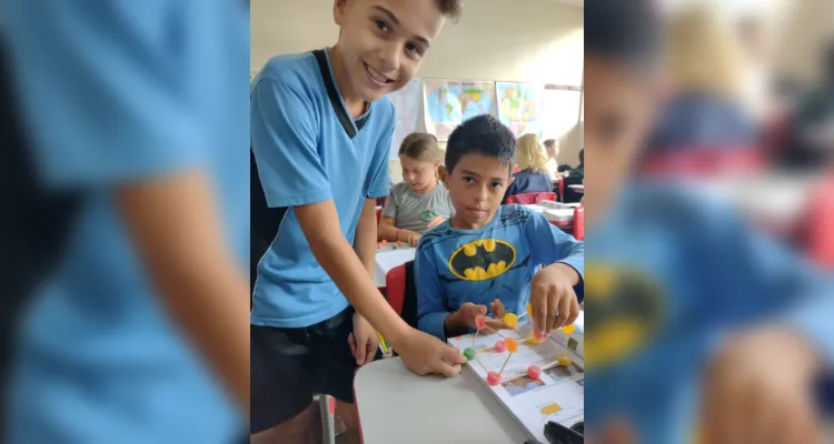Os alunos elaboraram figuras  geométricas utilizando palitos de dente e balas de goma