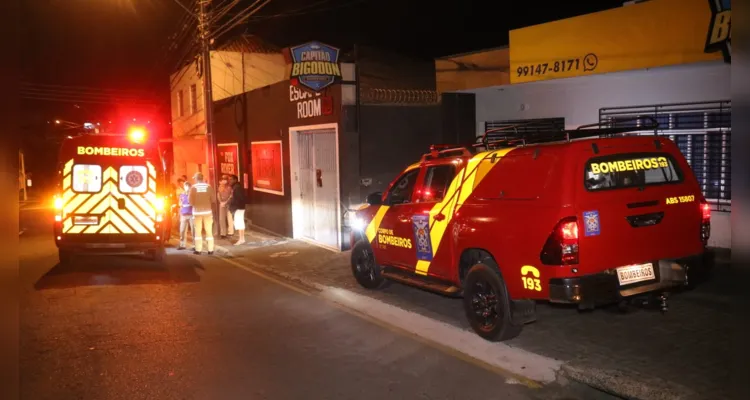 Condutor da moto sofreu escoriações e foi socorrido por equipes do Corpo de Bombeiros (Siate)