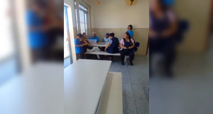 Os alunos realizam as leituras para os funcionários e outras turmas da escola duas vezes por semana