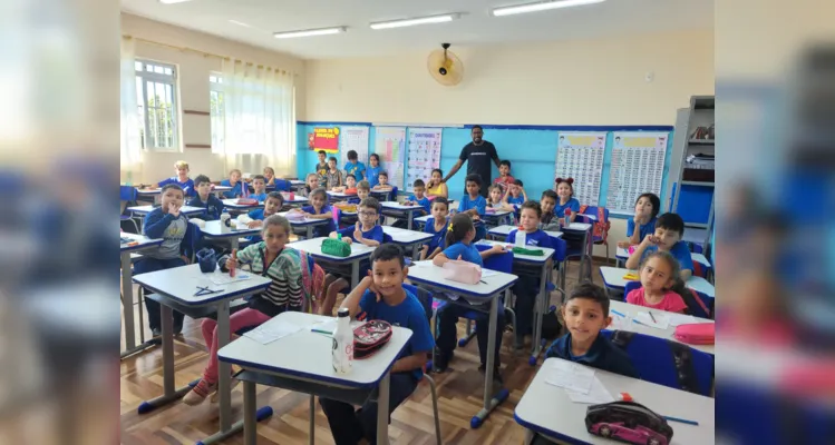 A visita do ex-jogador fez parte de um trabalho realizado na escola visando melhorar a autoestima das crianças