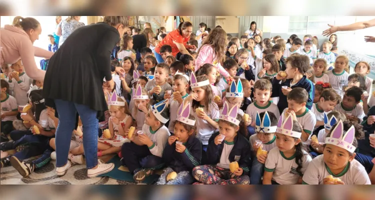 Comemoração contou com verdadeiros elementos cristãos e foco nos alunos