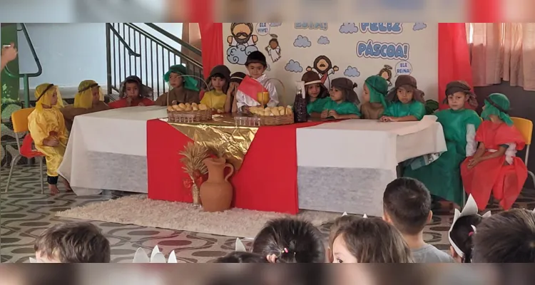 Comemoração contou com verdadeiros elementos cristãos e foco nos alunos