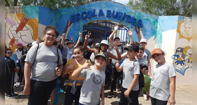 Os alunos visitaram pontos turísticos da cidade e realizaram um piquenique