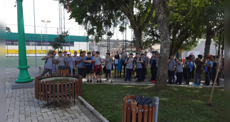 Os alunos visitaram pontos turísticos da cidade e realizaram um piquenique