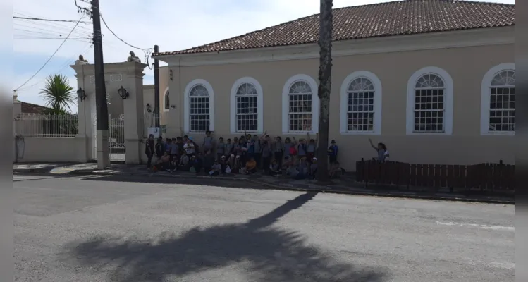 Os alunos visitaram pontos turísticos da cidade e realizaram um piquenique