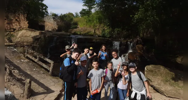 Os alunos visitaram pontos turísticos da cidade e realizaram um piquenique