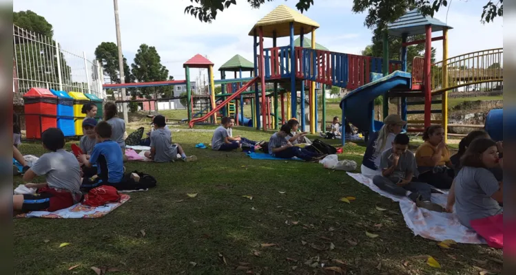 Os alunos visitaram pontos turísticos da cidade e realizaram um piquenique