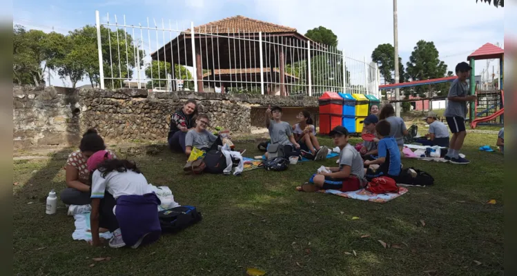 Os alunos visitaram pontos turísticos da cidade e realizaram um piquenique