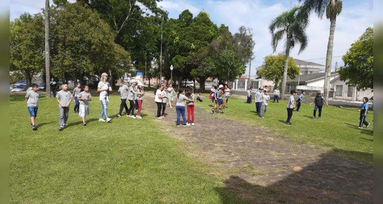 Os alunos visitaram pontos turísticos da cidade e realizaram um piquenique