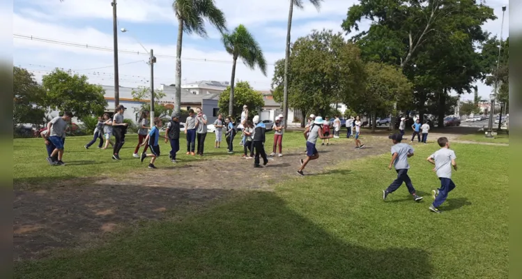 Os alunos visitaram pontos turísticos da cidade e realizaram um piquenique