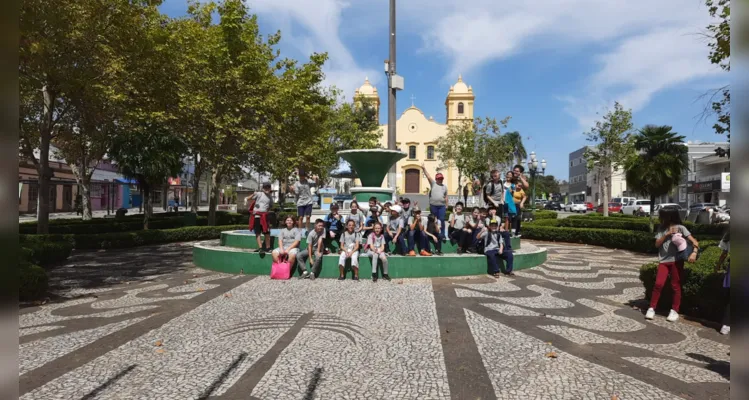 Os alunos visitaram pontos turísticos da cidade e realizaram um piquenique