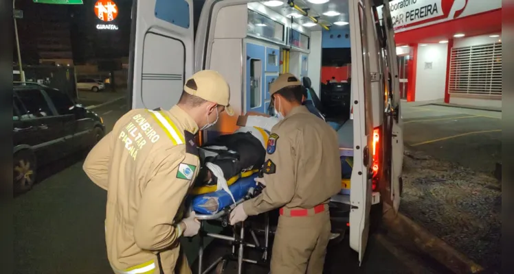 Um dos motociclistas foi encaminhado por equipes do Siate ao hospital