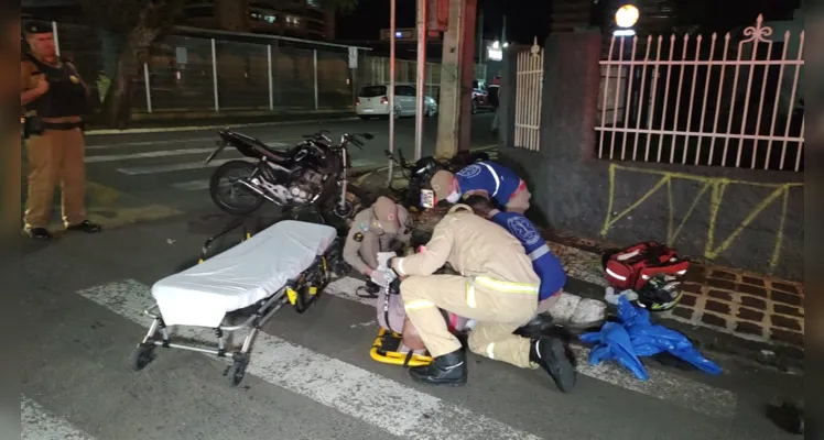 Um dos motociclistas foi encaminhado por equipes do Siate ao hospital