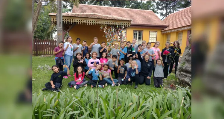 A época de páscoa é muito aguardada por todos na escola, pois desenvolve diversas questões culturais da localidade 