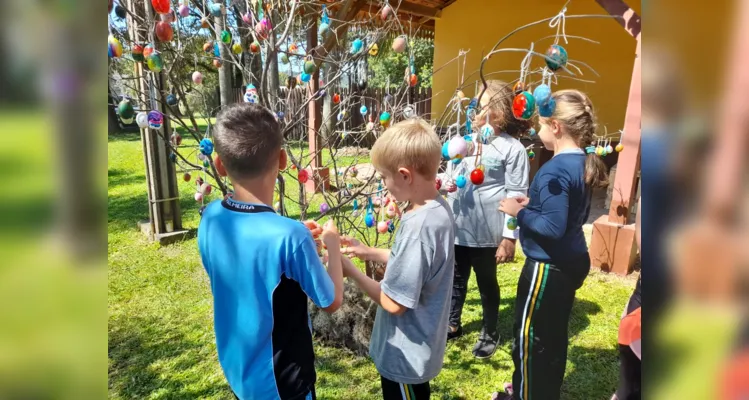 A época de páscoa é muito aguardada por todos na escola, pois desenvolve diversas questões culturais da localidade 