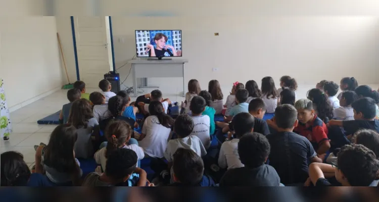 Conversas, entrega de materiais e estudos permearam atividade sobre o TEA